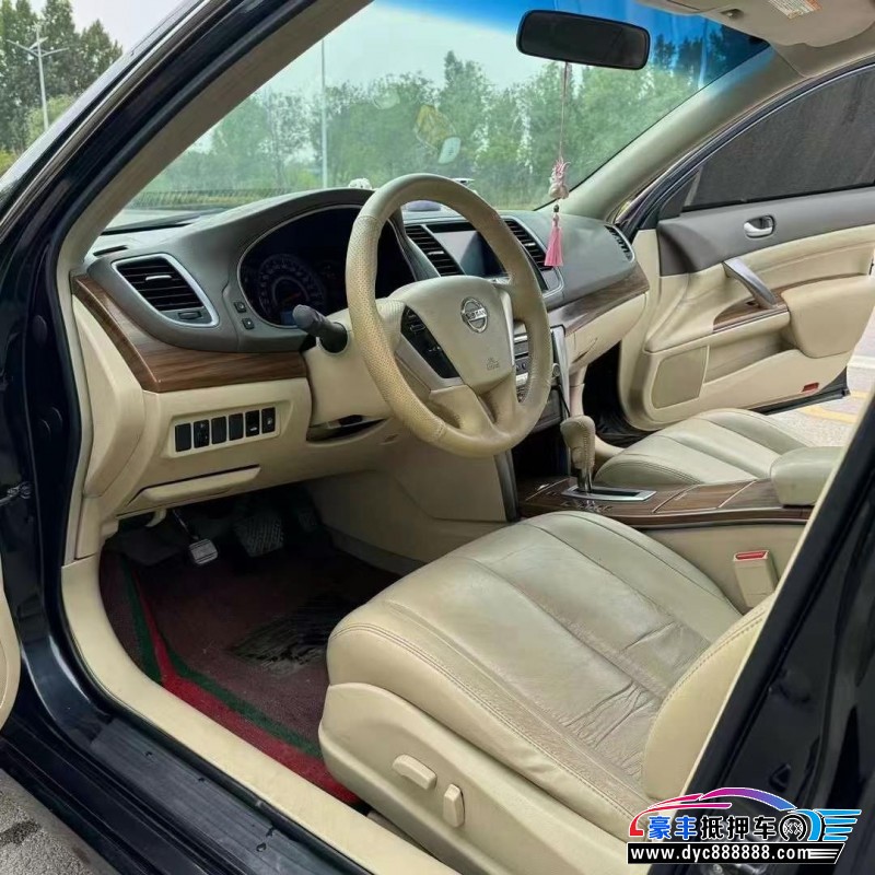 13年日产天籁轿车抵押车出售