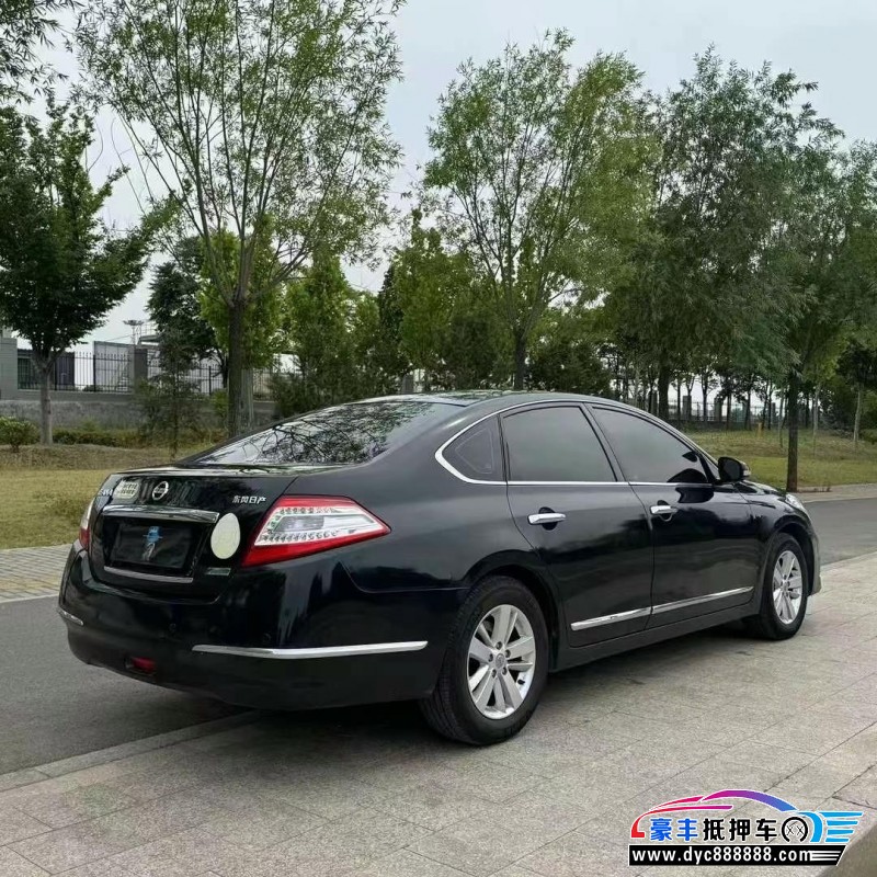 13年日产天籁轿车抵押车出售