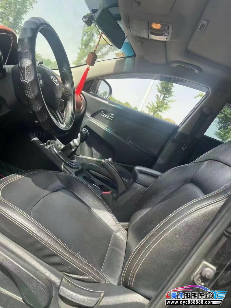 13年起亚智跑轿车抵押车出售