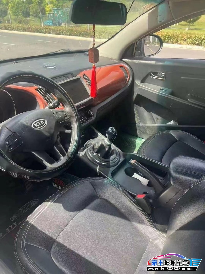 13年起亚智跑轿车抵押车出售