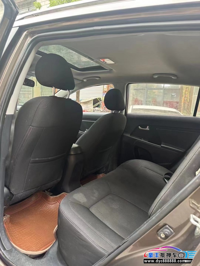 16年起亚智跑轿车抵押车出售