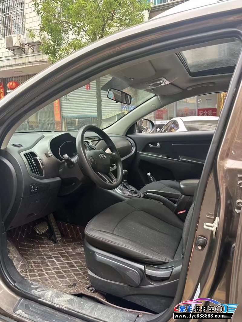 16年起亚智跑轿车抵押车出售