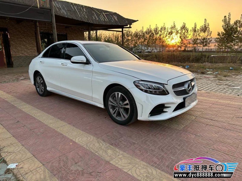 19年奔驰C轿车抵押车出售