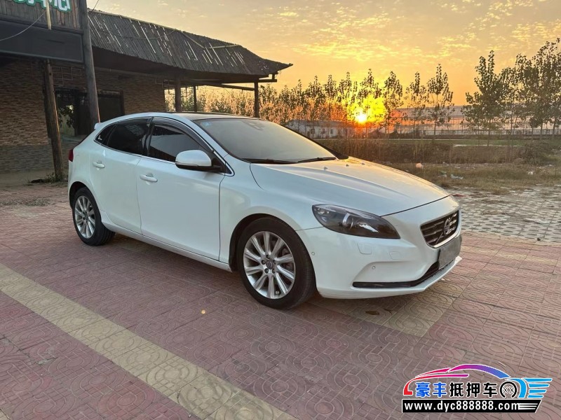 14年沃尔沃V40轿车抵押车出售