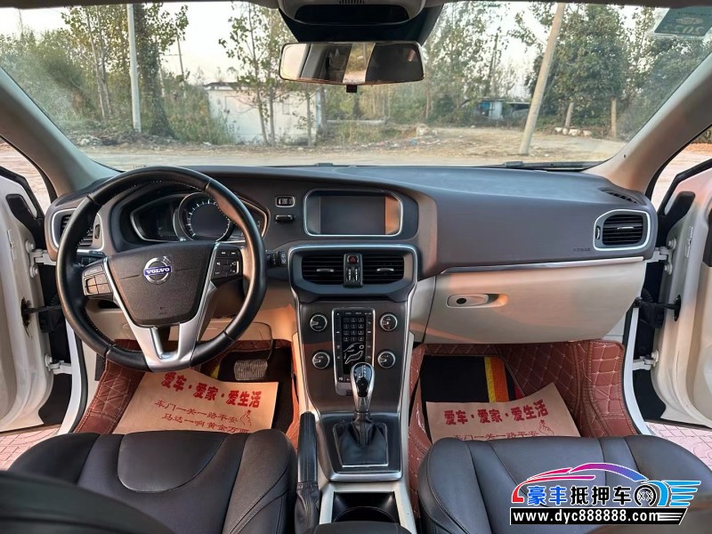 14年沃尔沃V40轿车抵押车出售