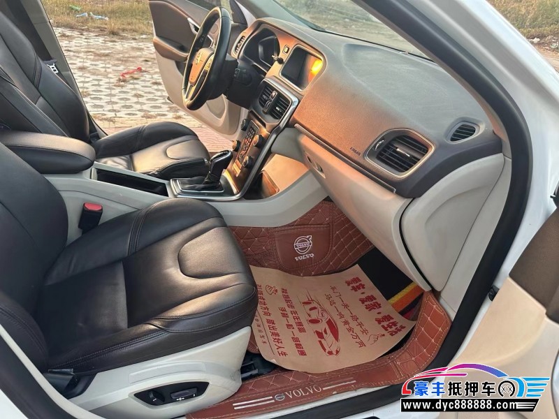 14年沃尔沃V40轿车抵押车出售