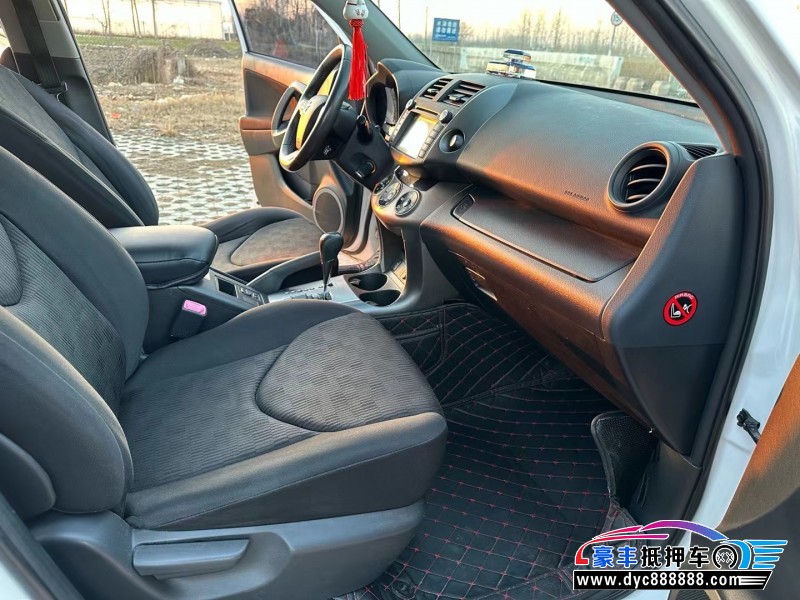 13年丰田RAV4荣放轿车抵押车出售