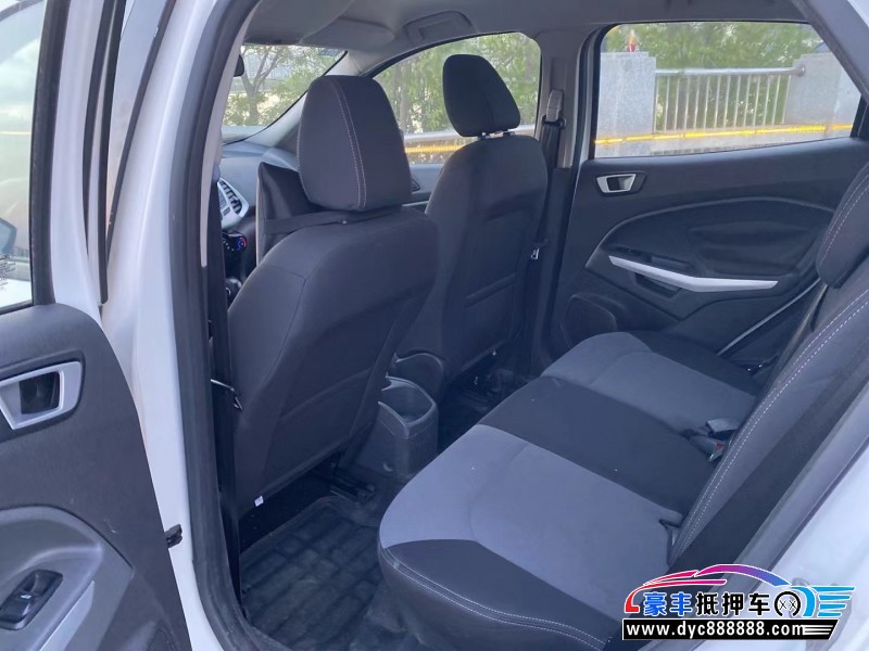 13年福特翼搏轿车抵押车出售