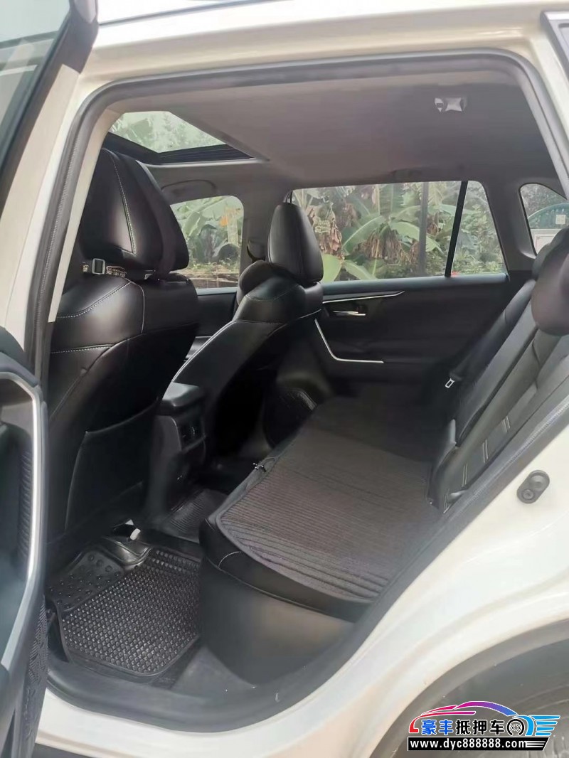 22年丰田RAV4轿车抵押车出售