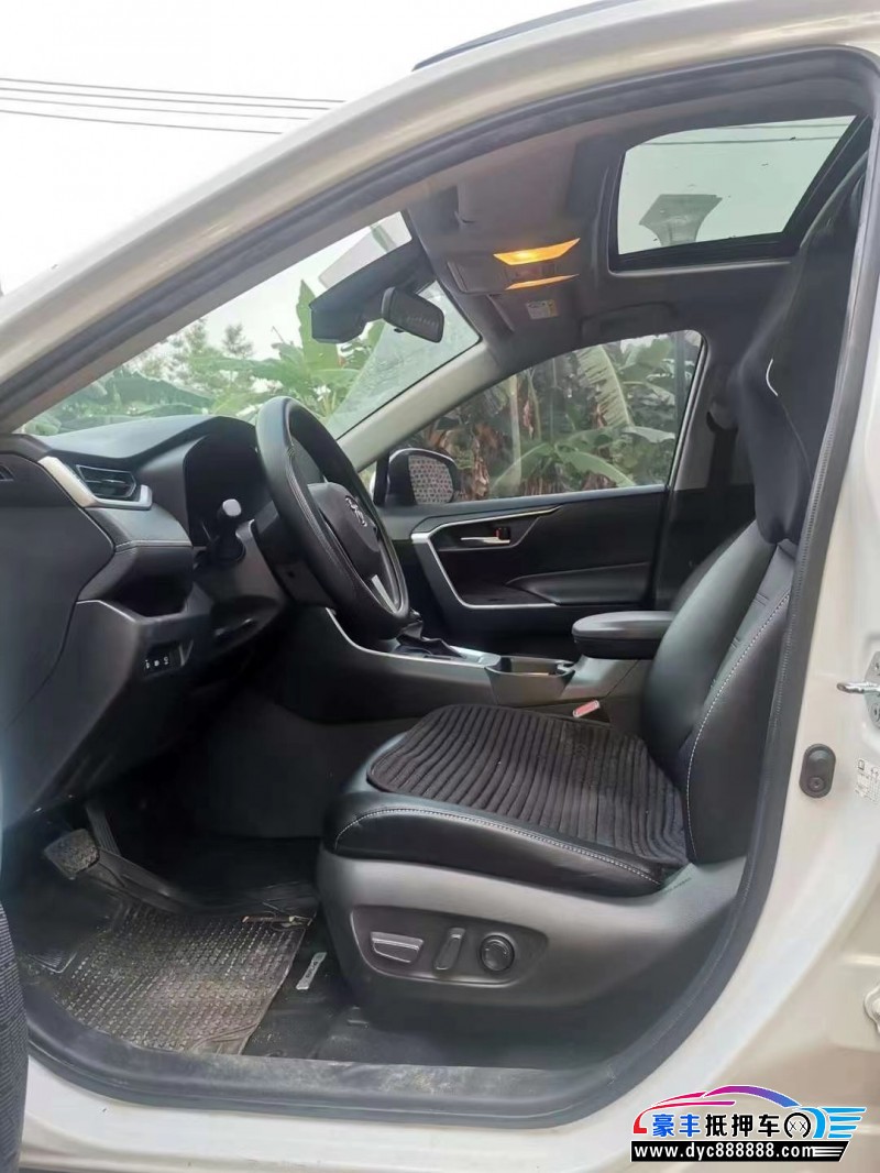 22年丰田RAV4轿车抵押车出售