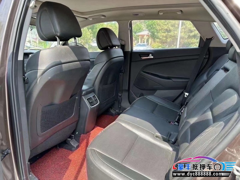 17年现代途胜轿车抵押车出售