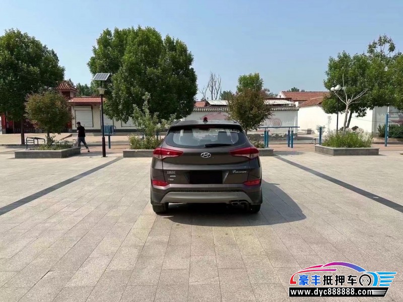 17年现代途胜轿车抵押车出售