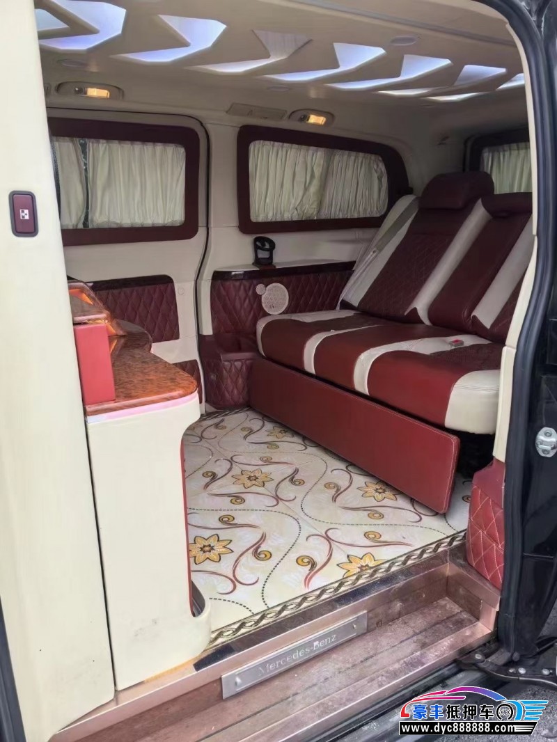 17年奔驰唯雅诺轿车抵押车出售