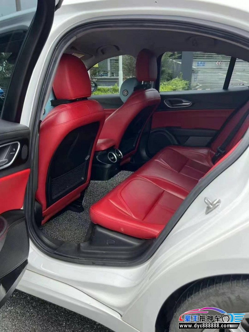 19年阿尔法·罗密欧Giulia轿车抵押车出售