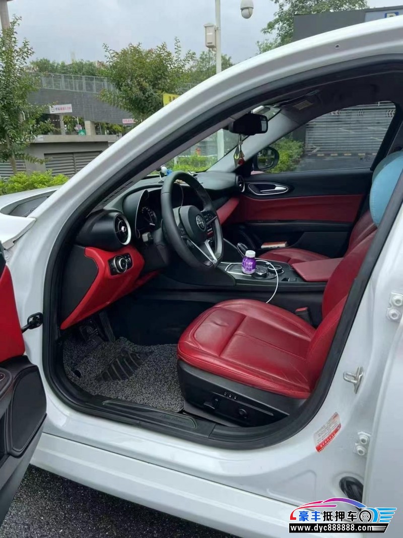 19年阿尔法·罗密欧Giulia轿车抵押车出售