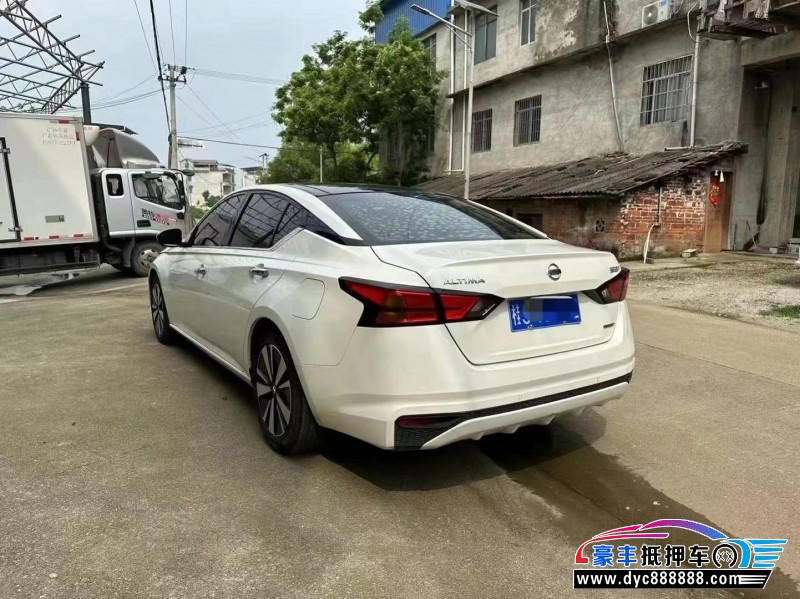 19年日产天籁轿车抵押车出售