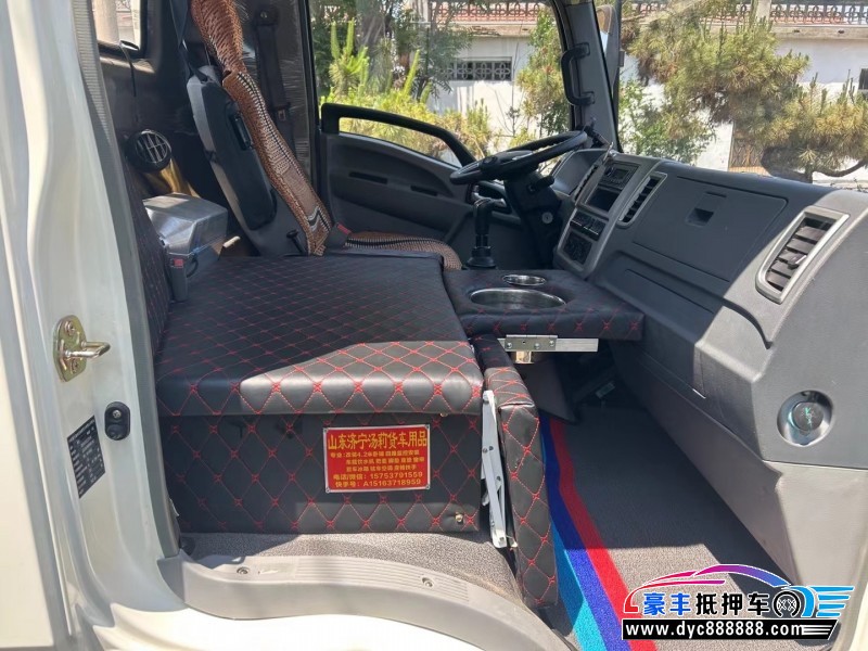 23年重汽豪沃轿车抵押车出售