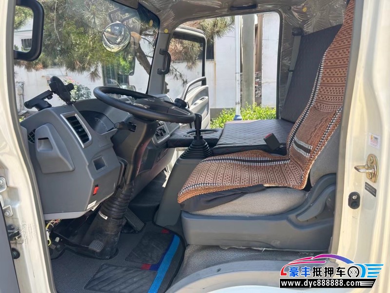 23年重汽豪沃轿车抵押车出售