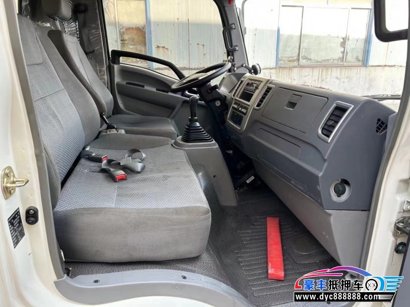 23年重汽豪沃轿车抵押车出售