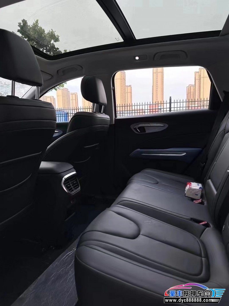 24年奔腾T90轿车抵押车出售