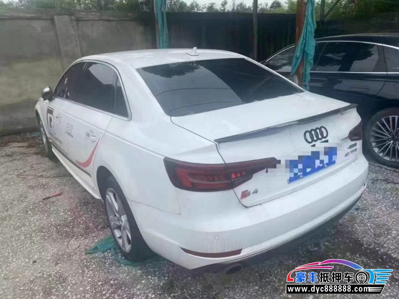 17年奥迪A4轿车抵押车出售