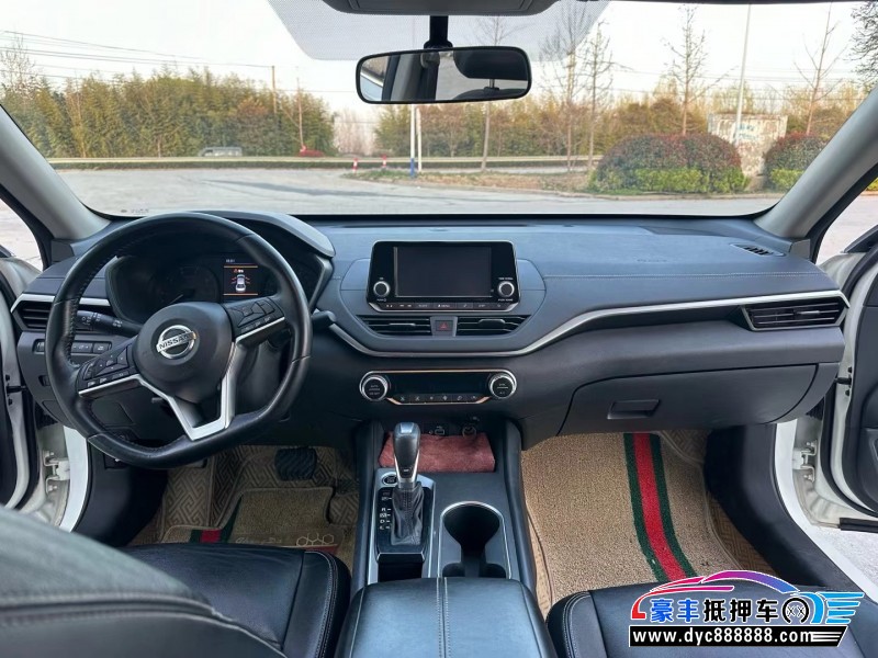 19年日产天籁轿车抵押车出售