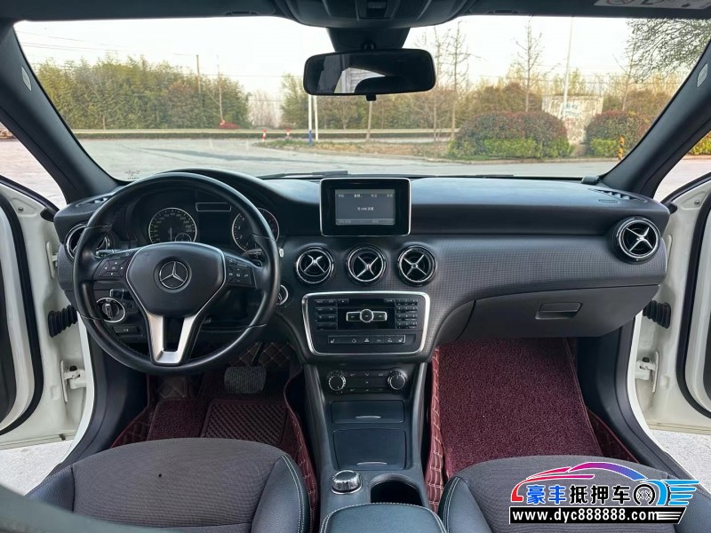 13年奔驰A轿车抵押车出售