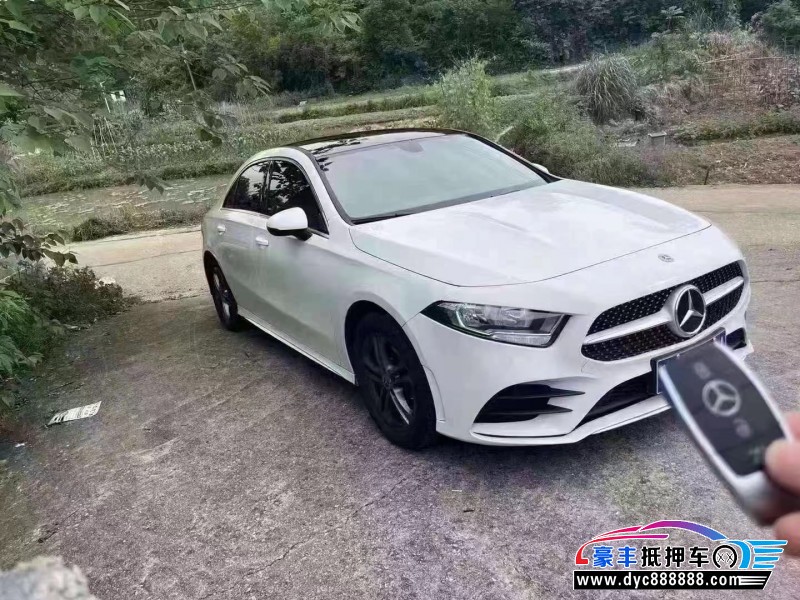 23年奔驰A轿车抵押车出售