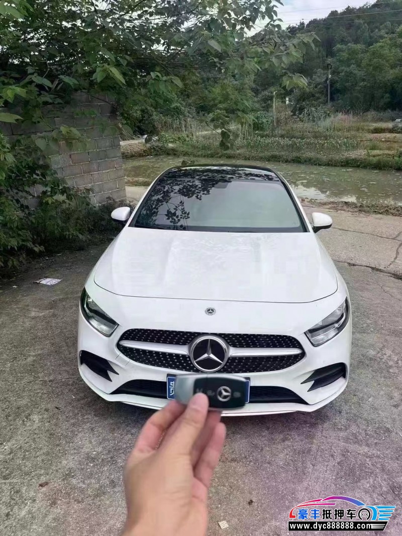 23年奔驰A轿车抵押车出售