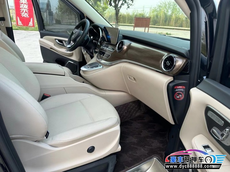 21年奔驰V轿车抵押车出售