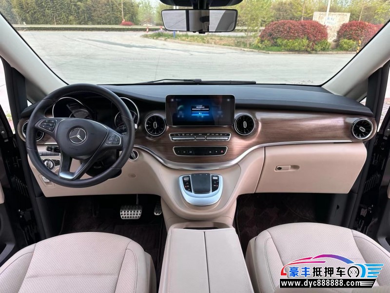 21年奔驰V轿车抵押车出售