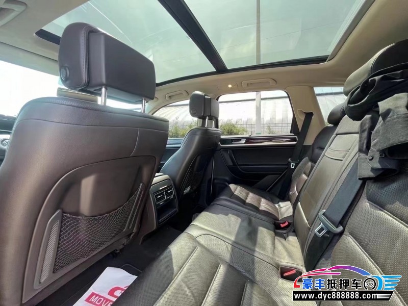 14年大众途锐轿车抵押车出售