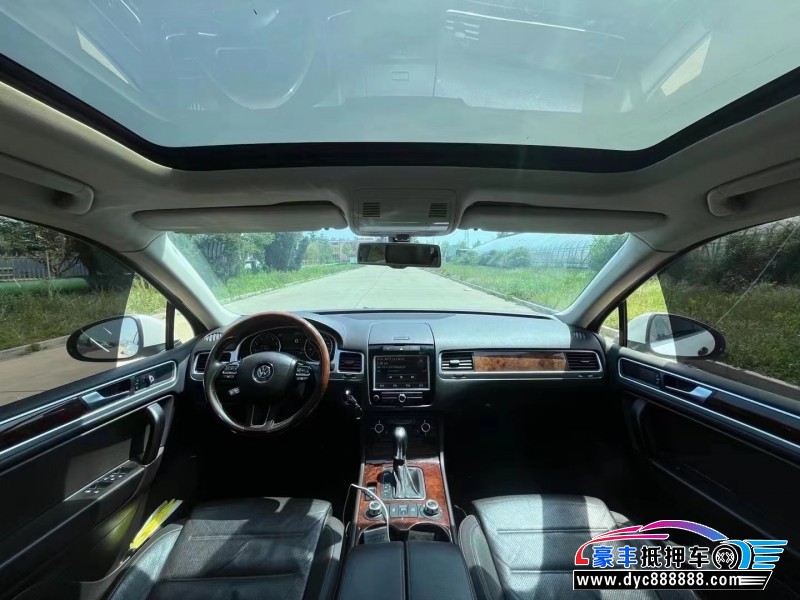 14年大众途锐轿车抵押车出售