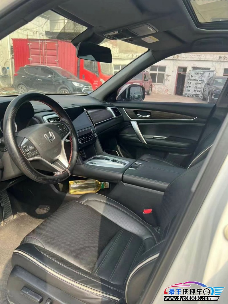 17年本田UR-V轿车抵押车出售