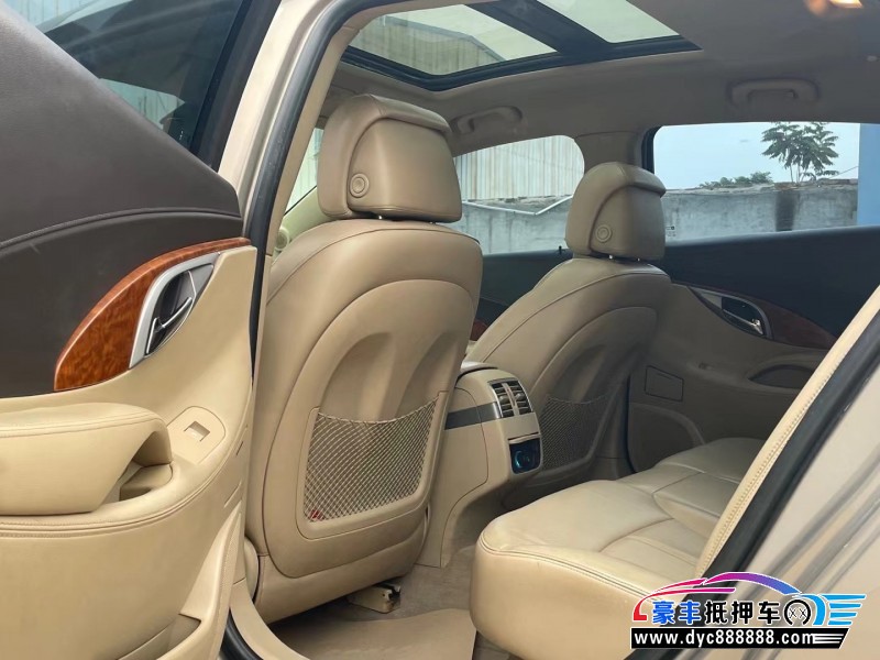 10年别克君越轿车抵押车出售