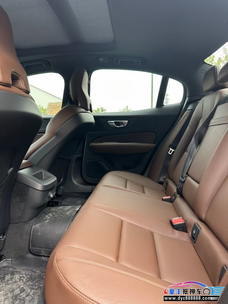 22年沃尔沃S60轿车抵押车出售