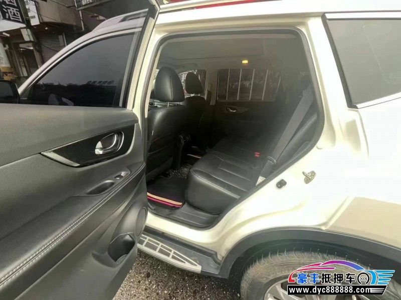 15年日产奇骏轿车抵押车出售