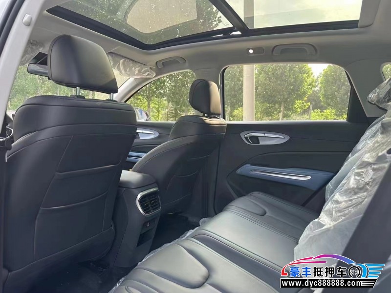 23年奔腾T90轿车抵押车出售