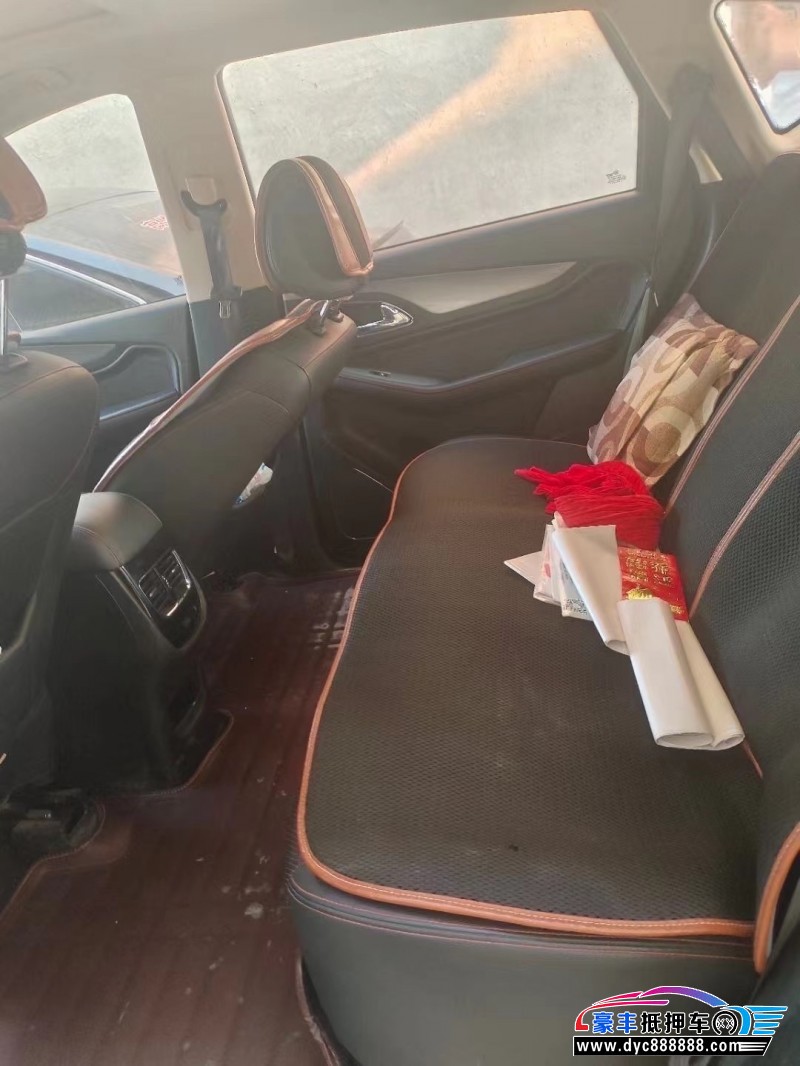 17年宝骏560轿车抵押车出售