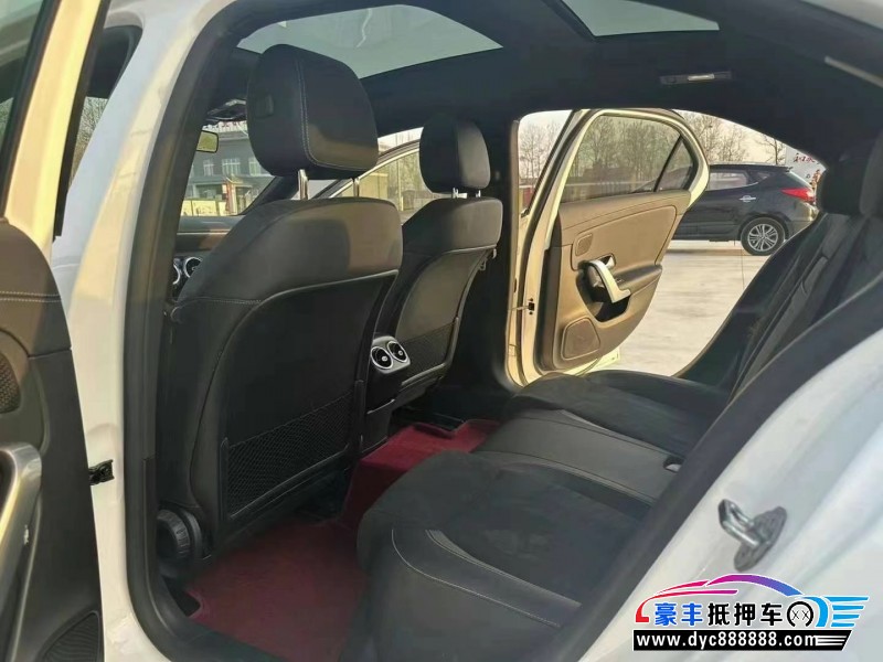 19年奔驰A轿车抵押车出售