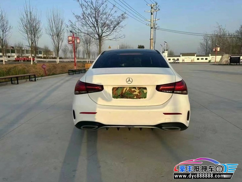 19年奔驰A轿车抵押车出售