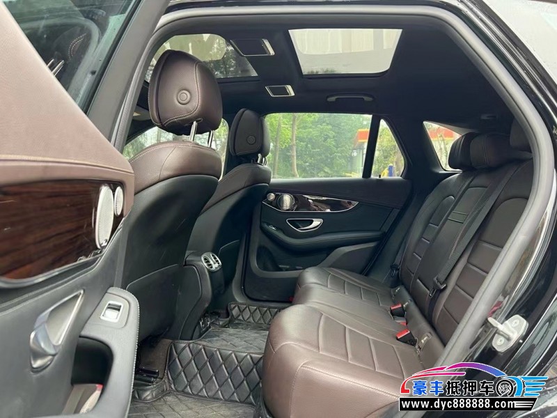 19年奔驰GLC轿车抵押车出售