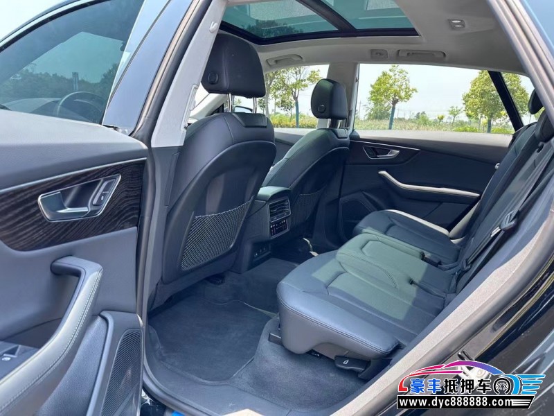 23年奥迪Q8轿车抵押车出售