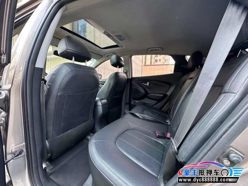 15年现代ix35轿车抵押车出售