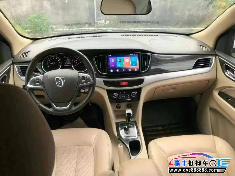 17年宝骏730轿车抵押车出售