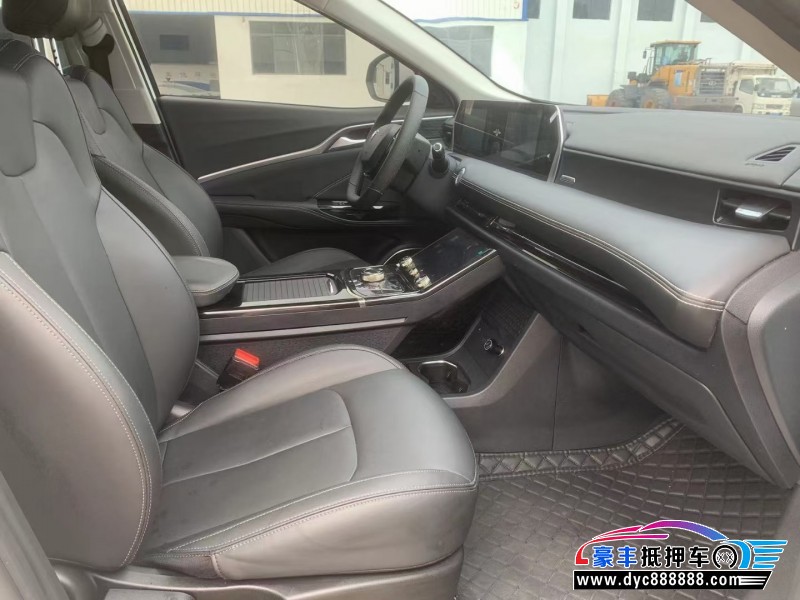 23年哪吒USUV抵押车出售