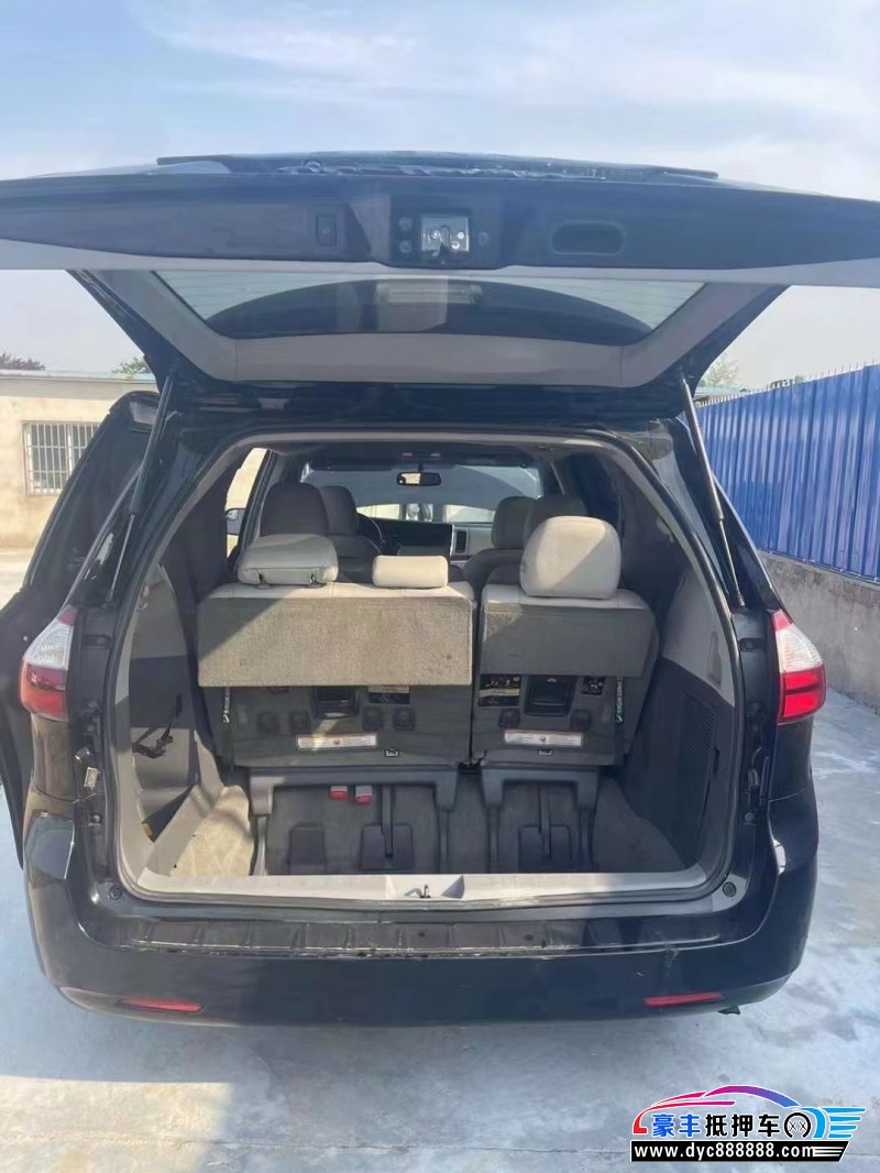 16年丰田塞纳轿车抵押车出售