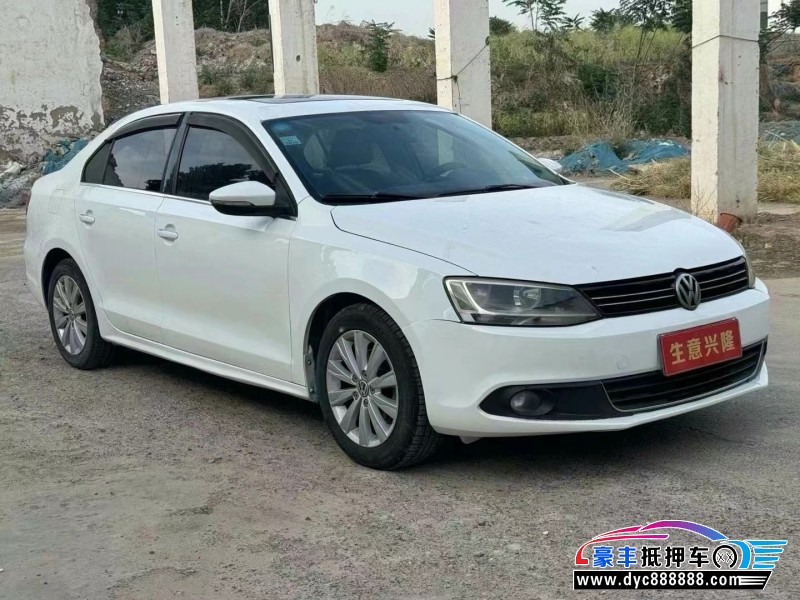 13年大众速腾轿车抵押车出售