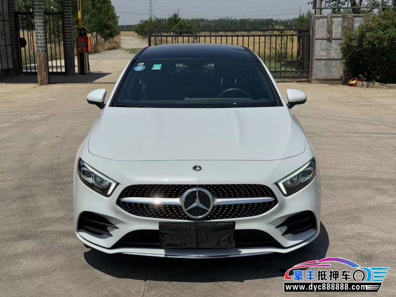 19年奔驰A轿车抵押车出售