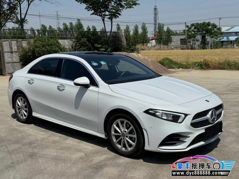 19年奔驰A轿车抵押车出售